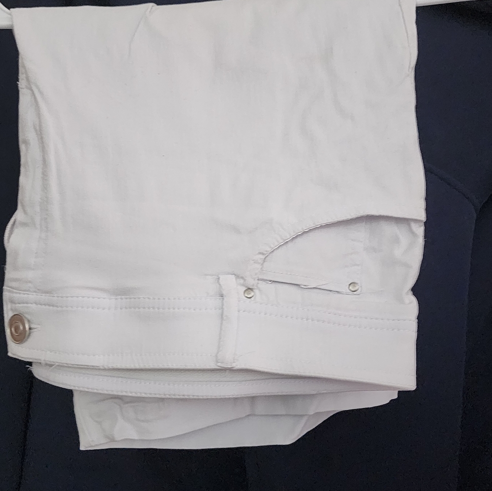White Capri's size, 18.